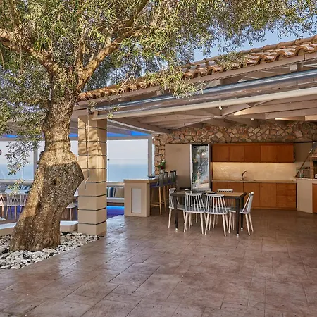 Jessica Luxury * Ajos Nikolaos